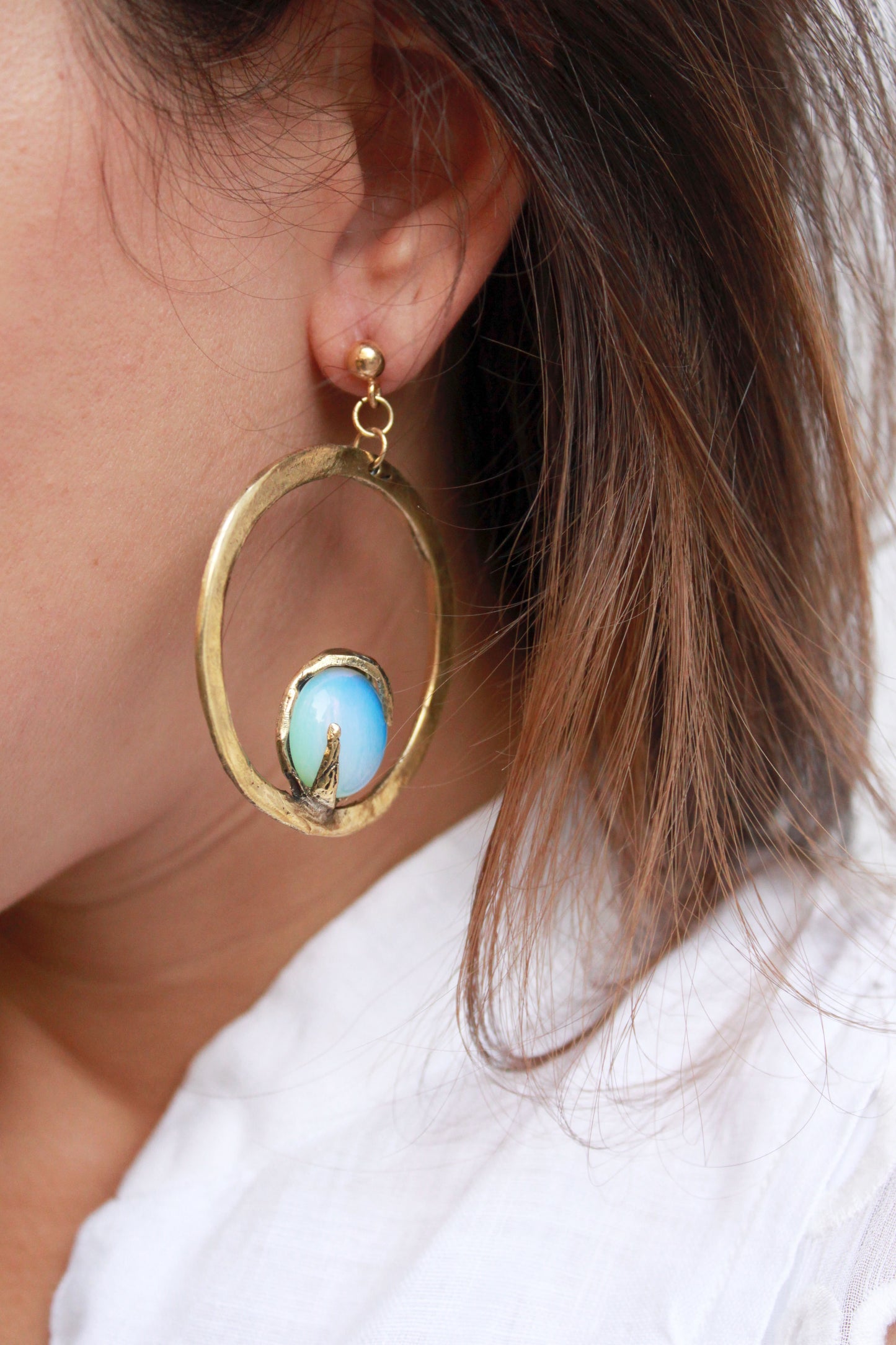 Gold hoop earring with a opalgemstone