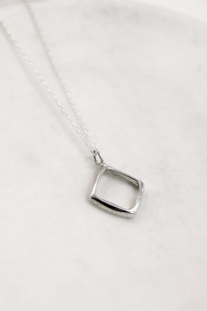 Etri Necklace Silver