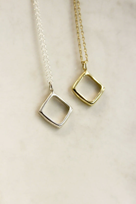 Etri Necklace Silver