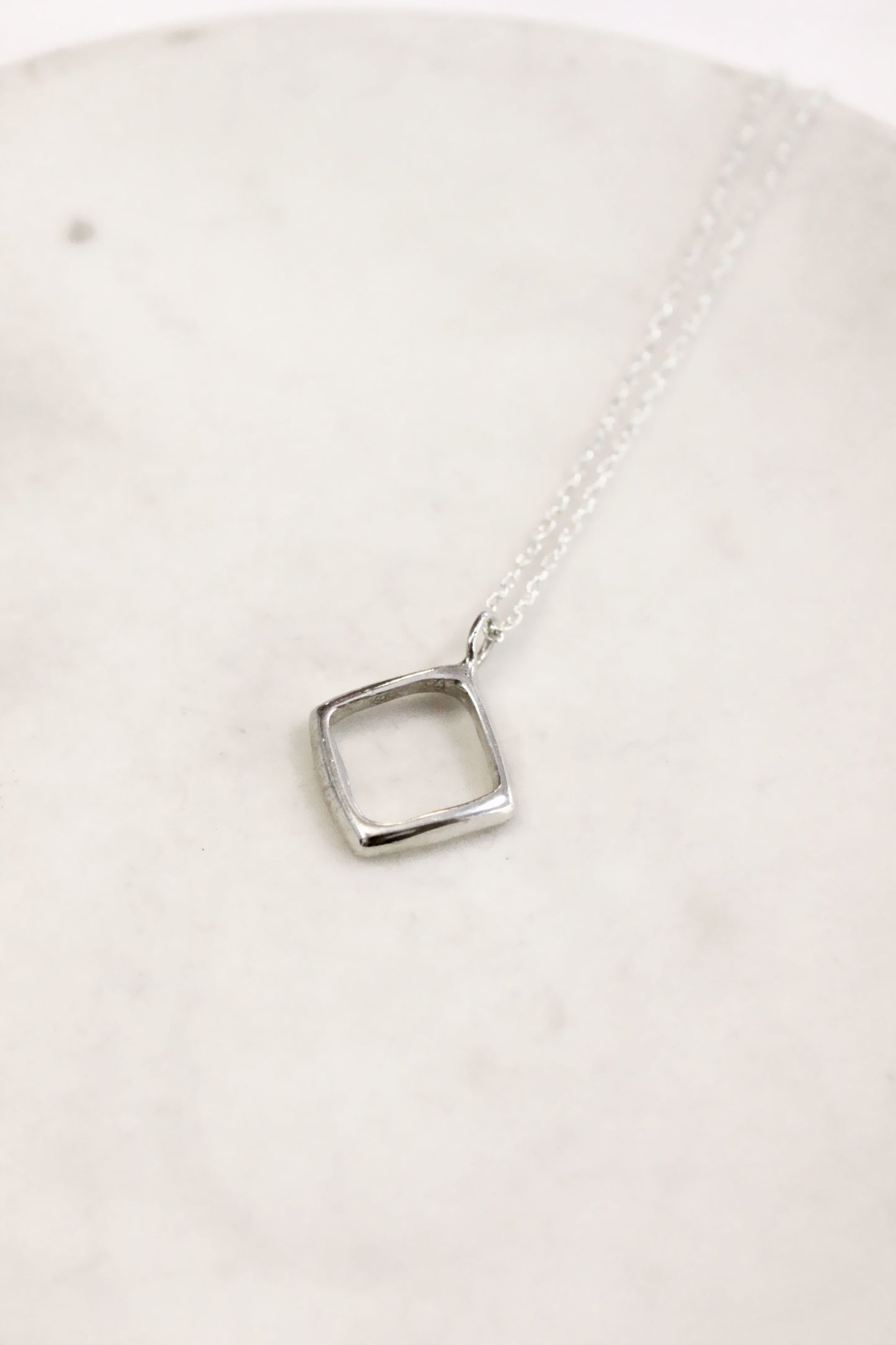 Etri Necklace Silver