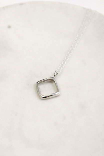 Etri Necklace Silver