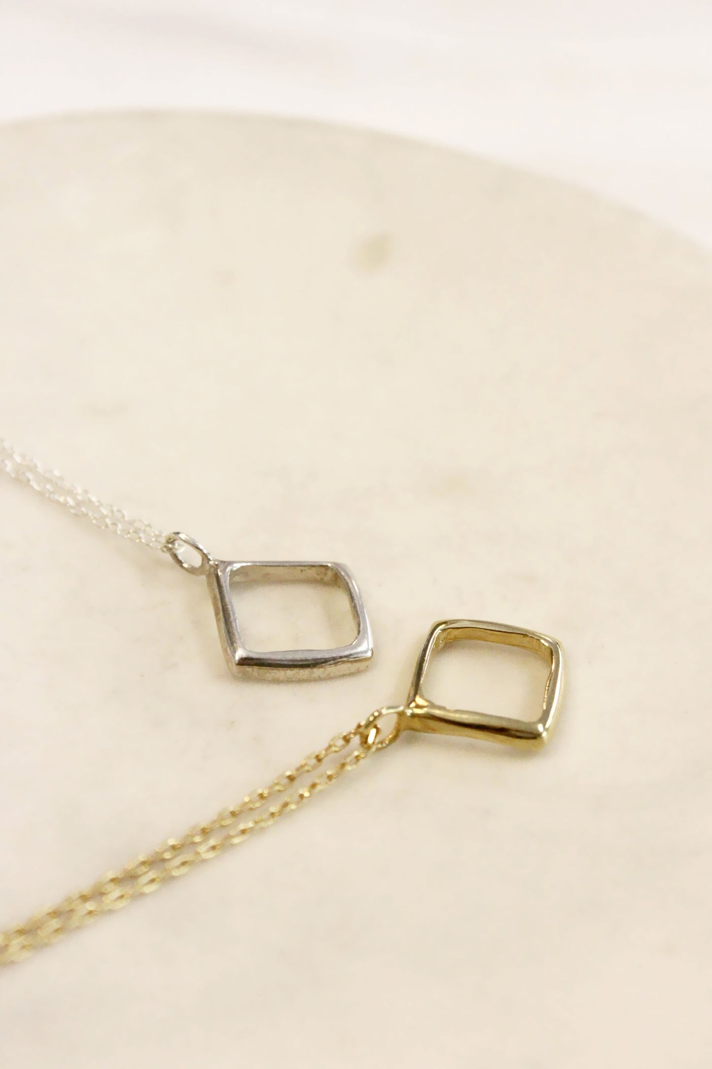 Etri Necklace Gold
