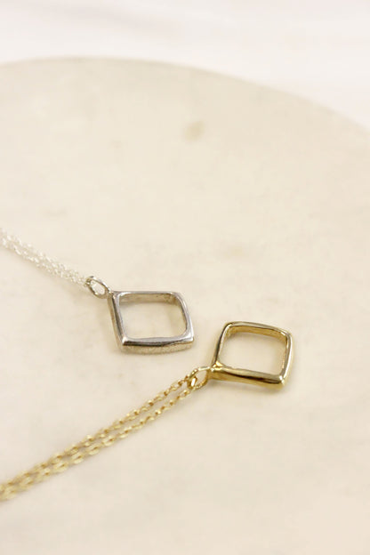 Etri Necklace Gold