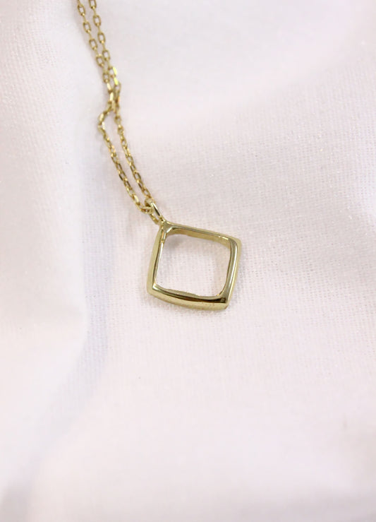 Etri Necklace Gold