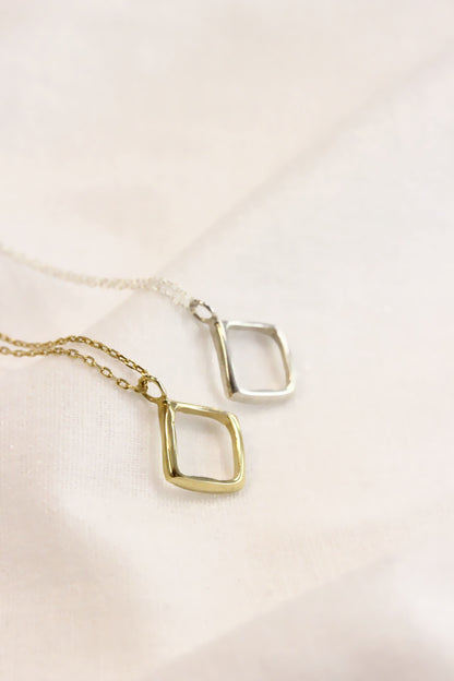 Etri Necklace Gold