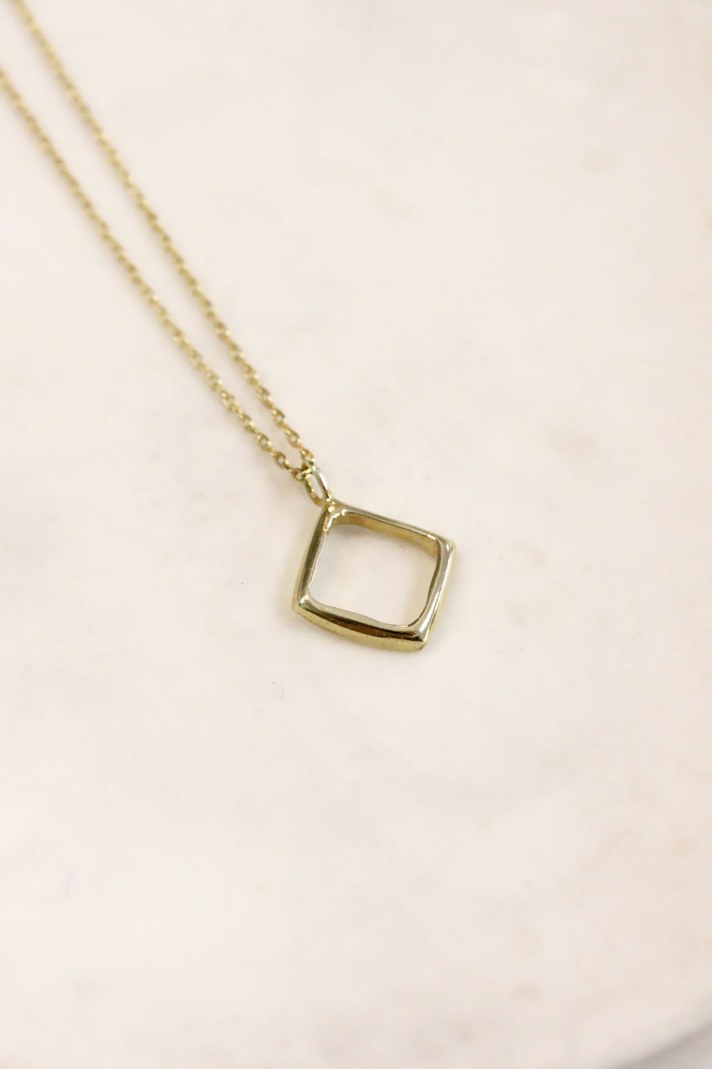 Etri Necklace Gold