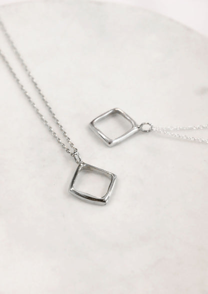 Etri Necklace Silver