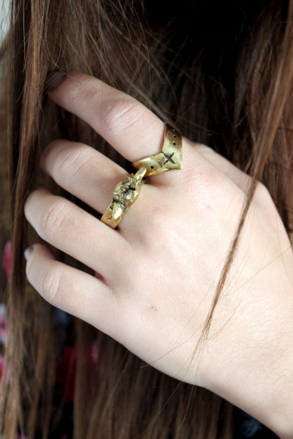 V Ring Gold