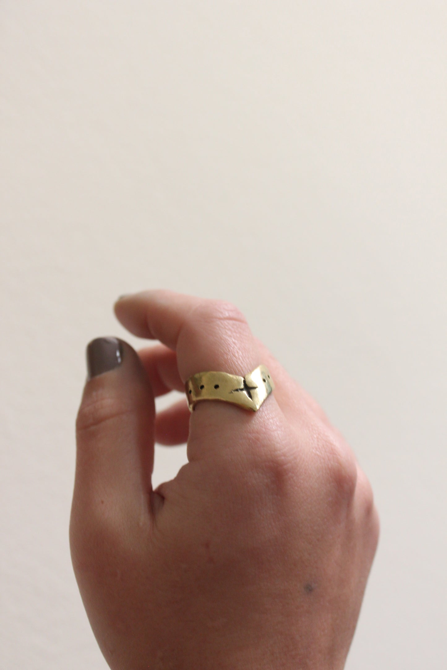 V Ring Gold