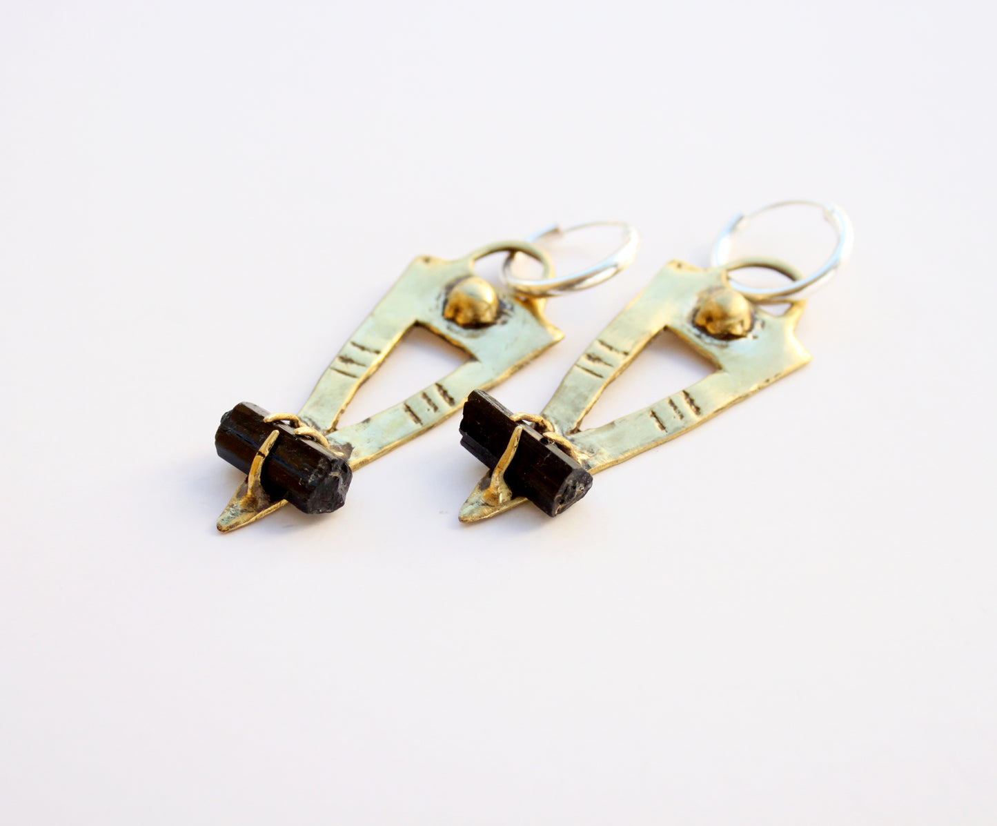 Pair of earrings with black tourmaline earrings hoops