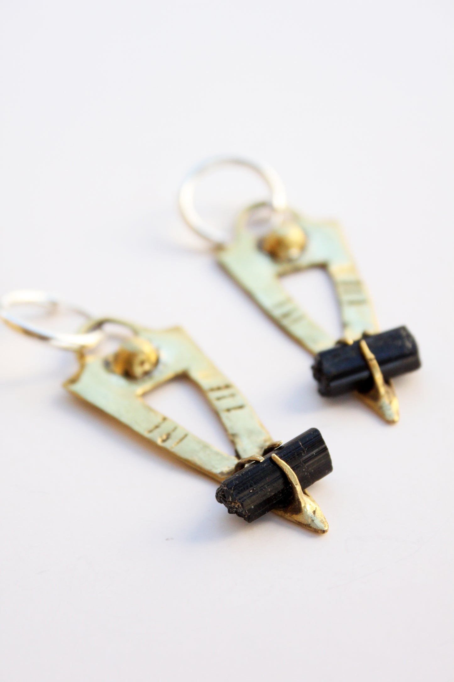Pair of earrings with black tourmaline 