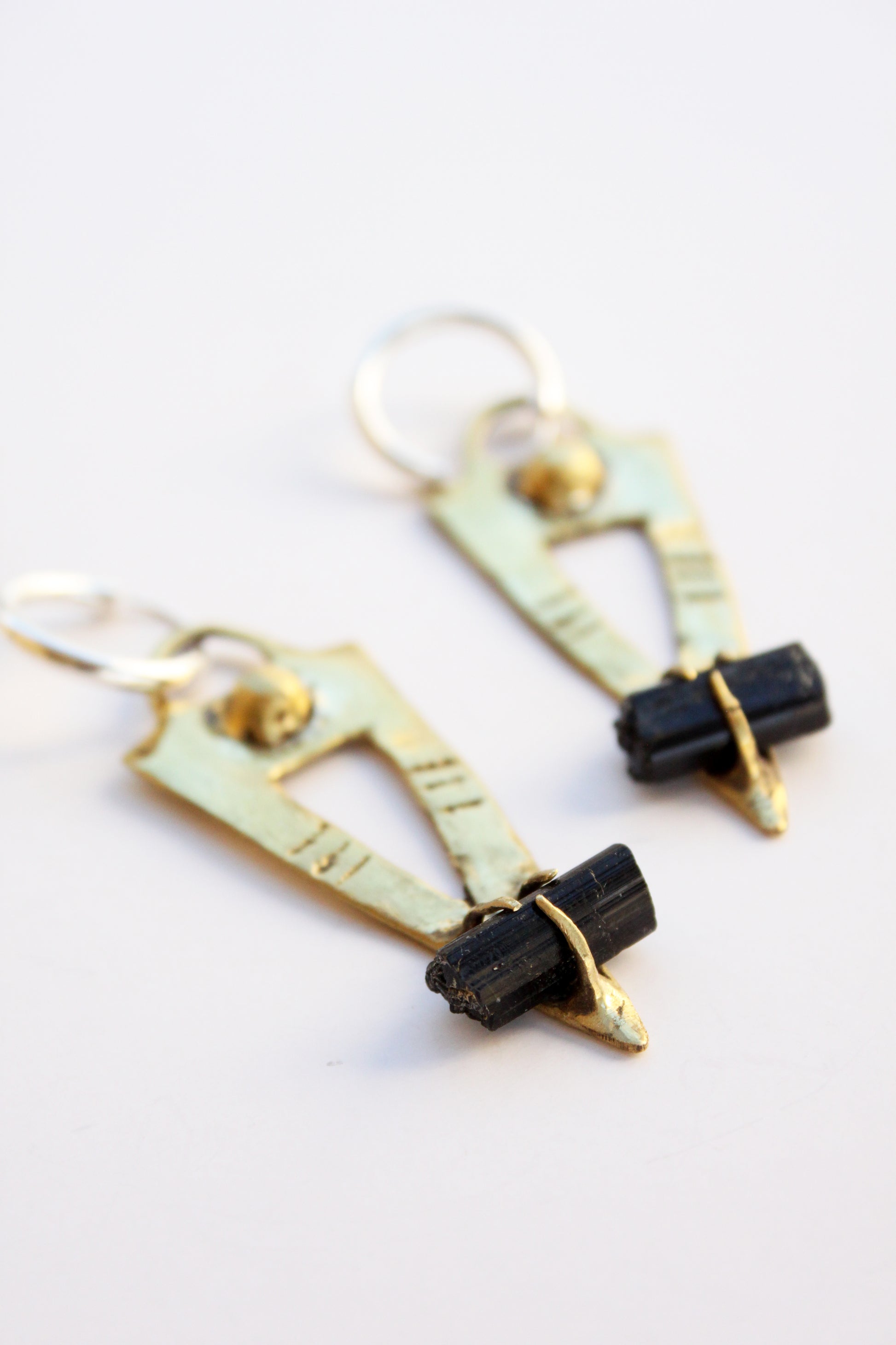 Pair of earrings with black tourmaline 