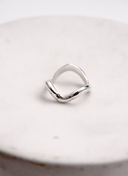 Silver wavy molten liquid ring