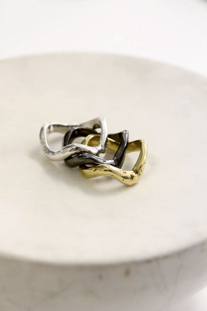 Stack wavy molten rings