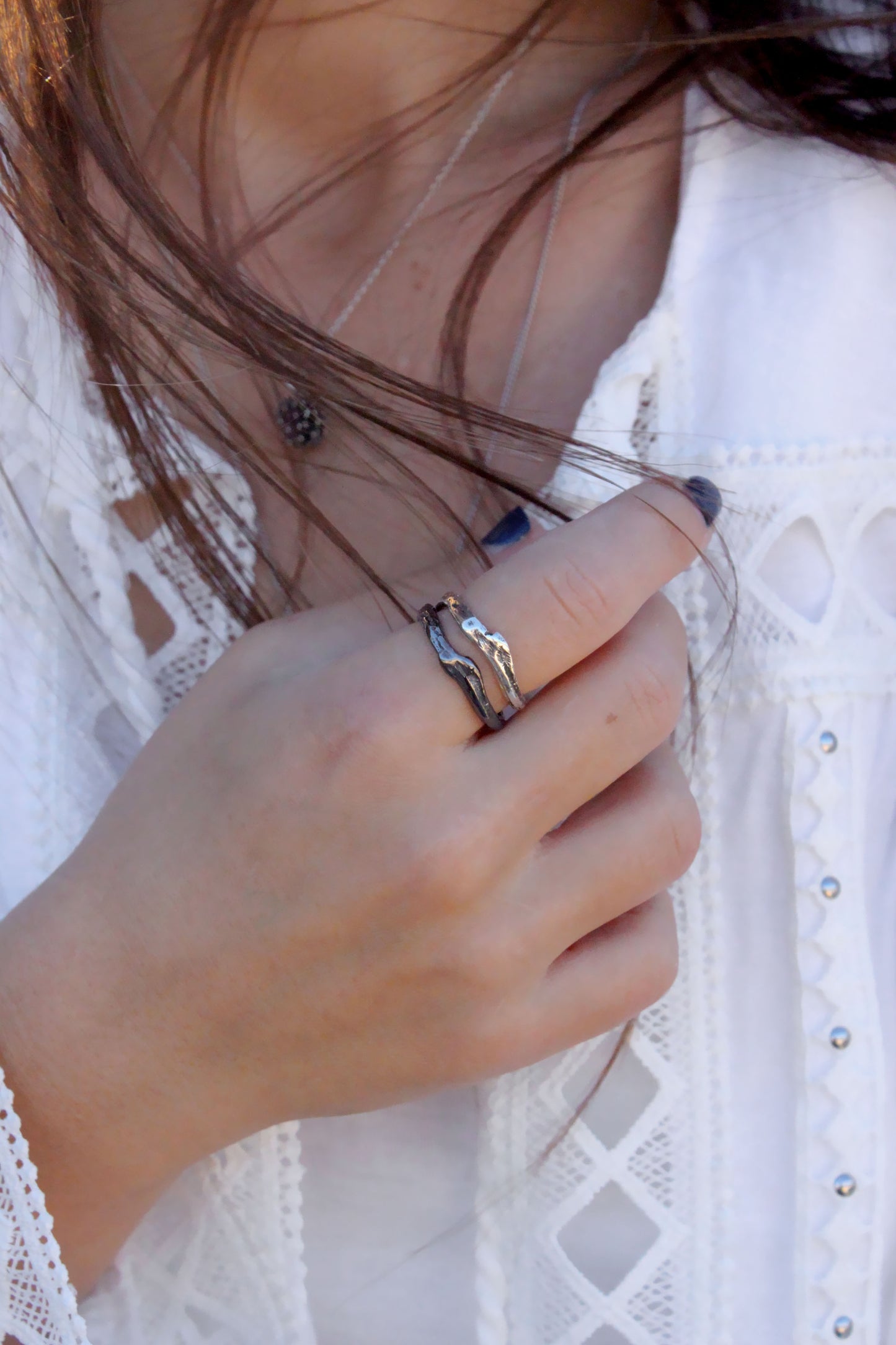 two rings black and silver