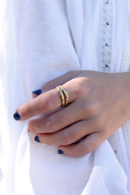 Set of two gold rings 