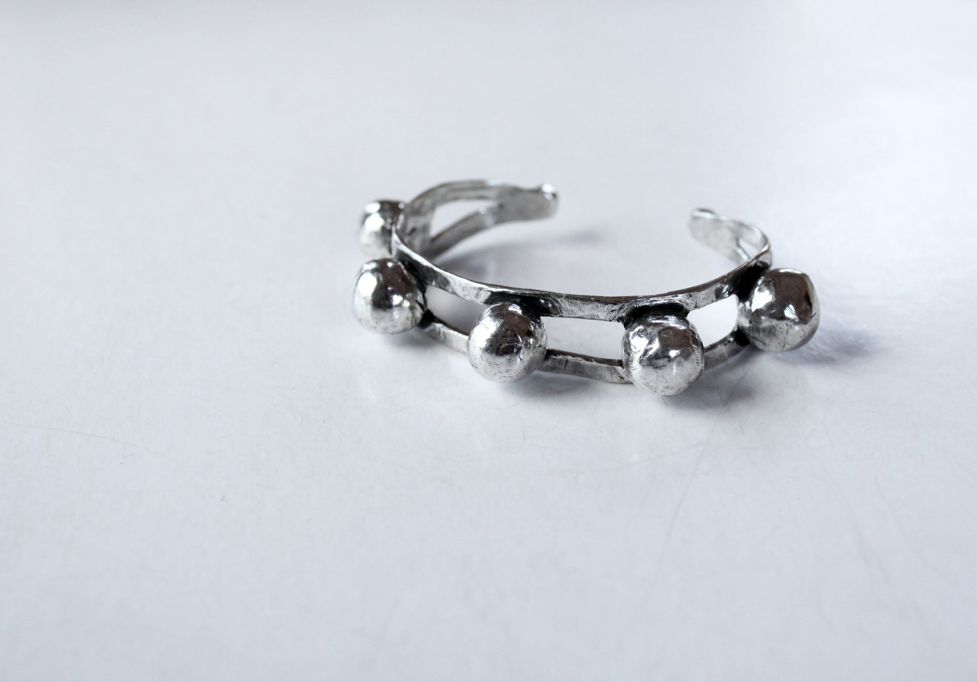 Silver bracelet with spherical beads