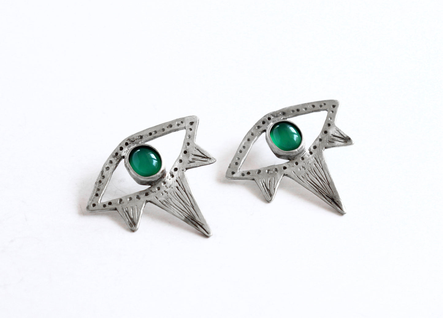 Pair of silver eyes earrings with green gemstones 