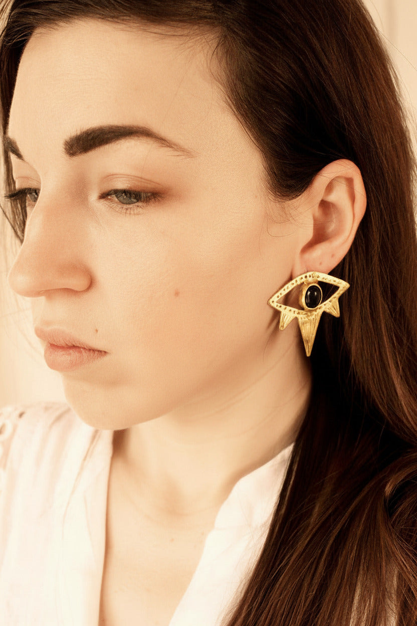 Eye silver earring with black onyx 