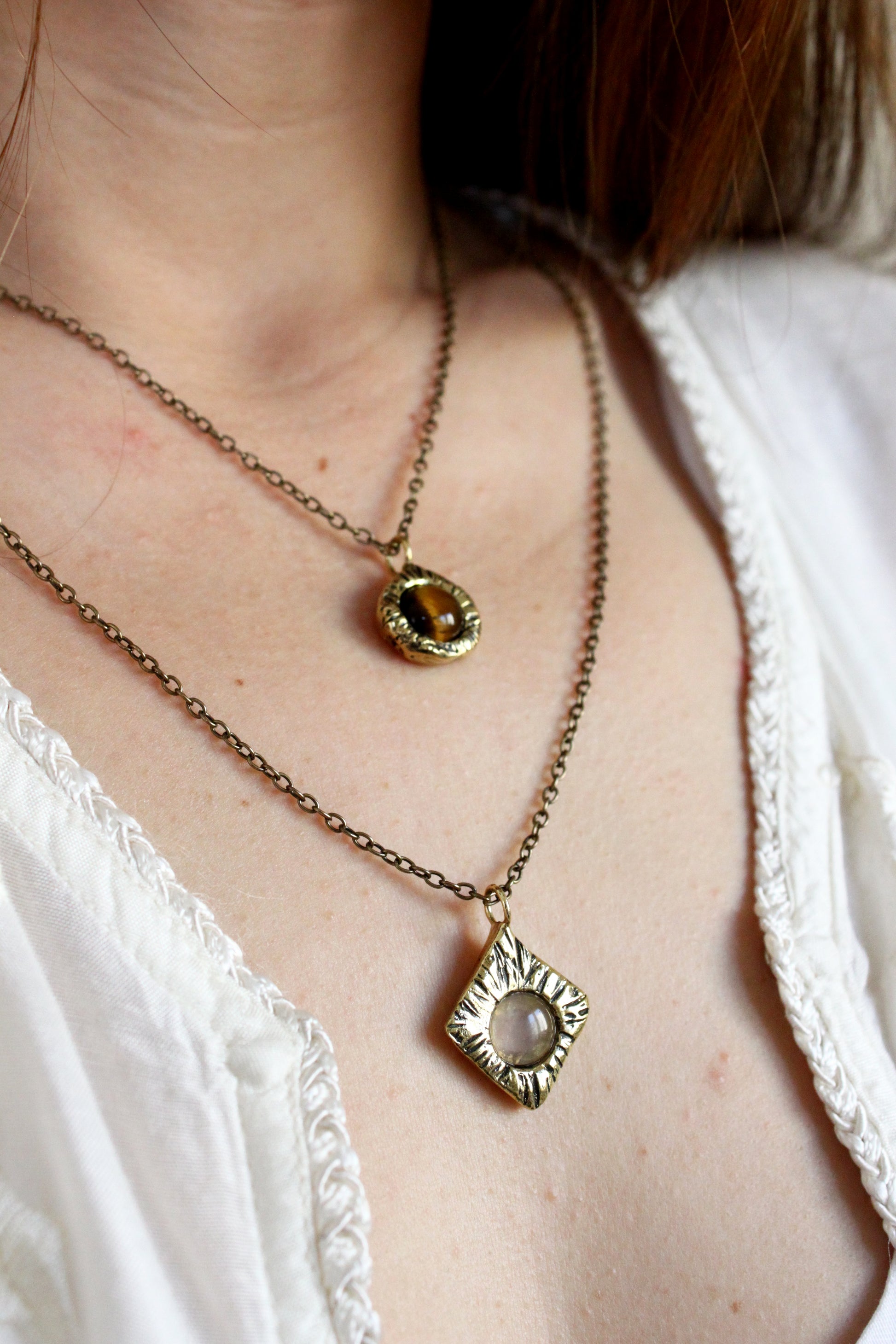 minimal necklaces with crystals
