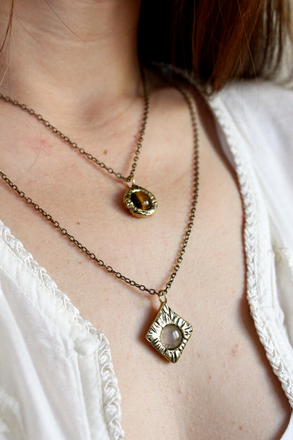 minimal necklaces with crystals
