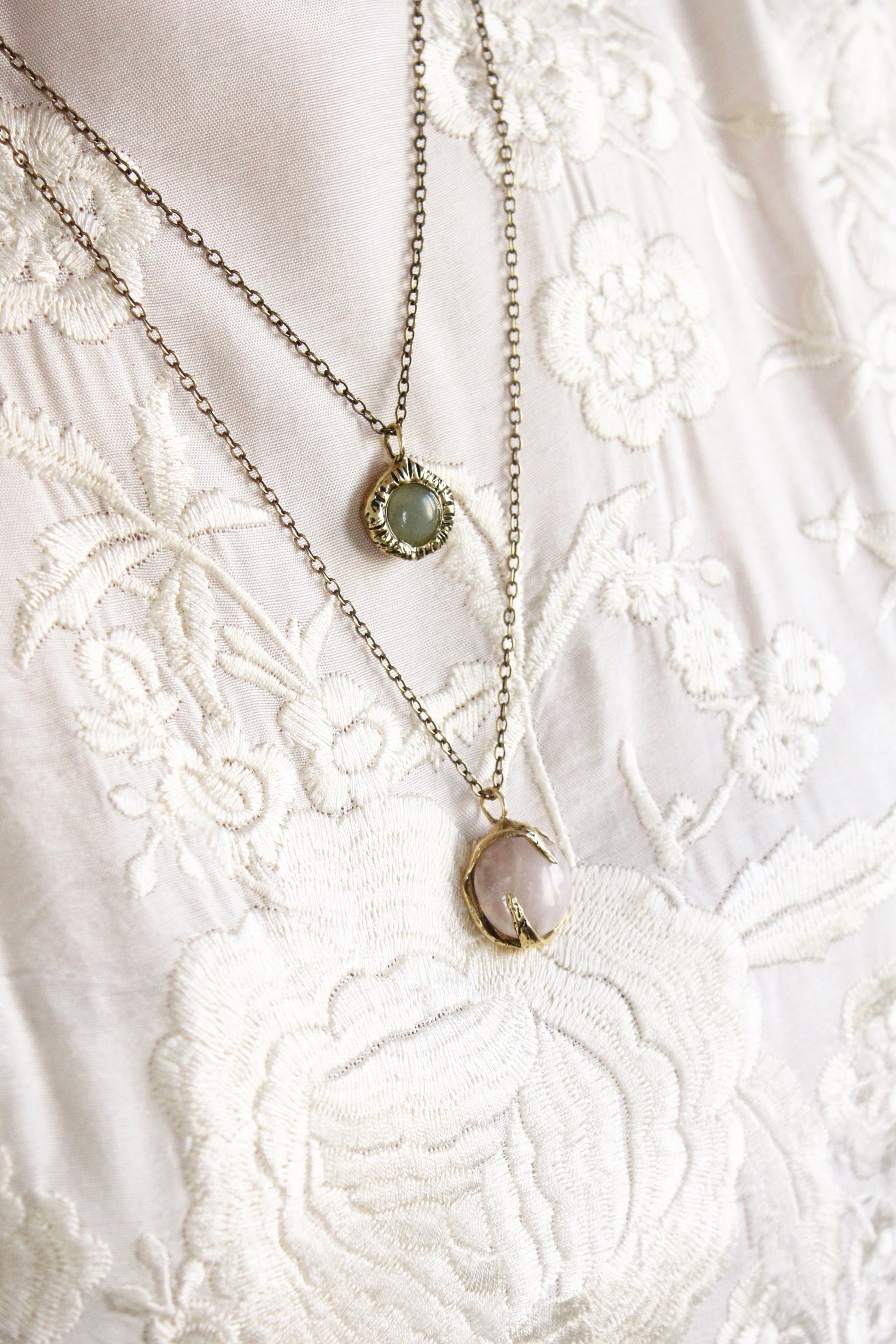 Necklace with two pendant stones aventurine and rose quartz.