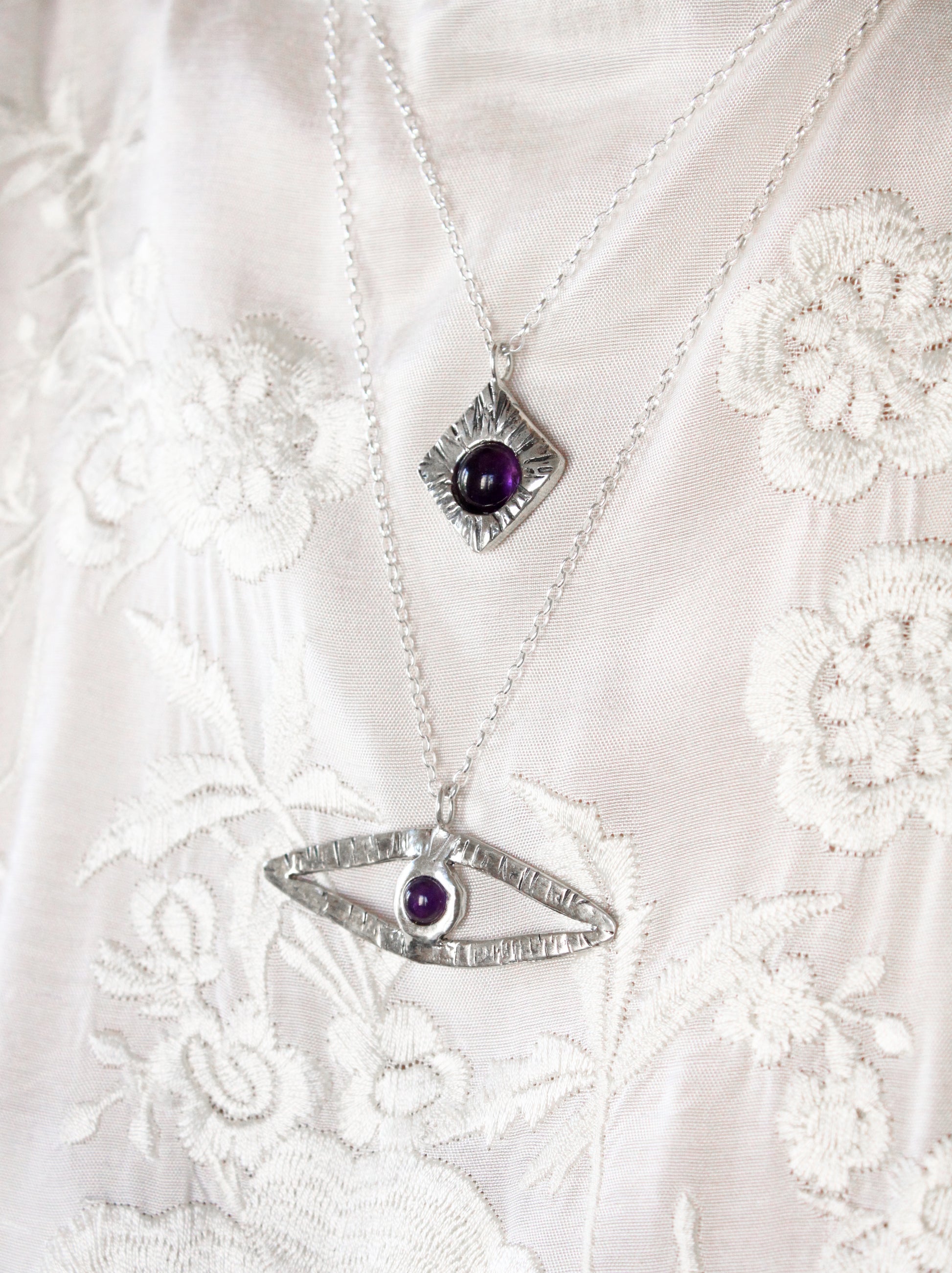 Silver minimal necklace amethyst