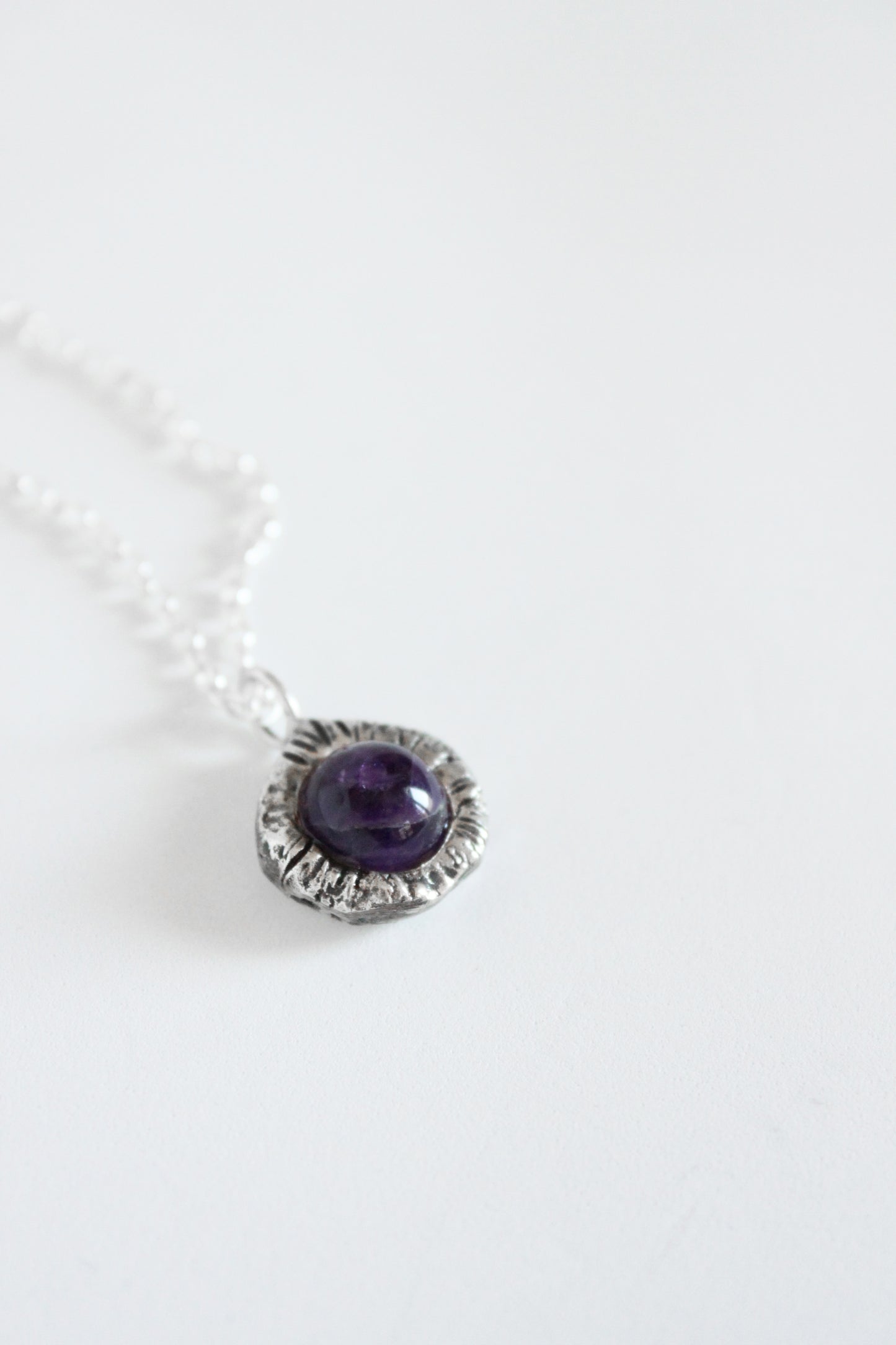 Necklace with a purple amethyst gemstone pendant 