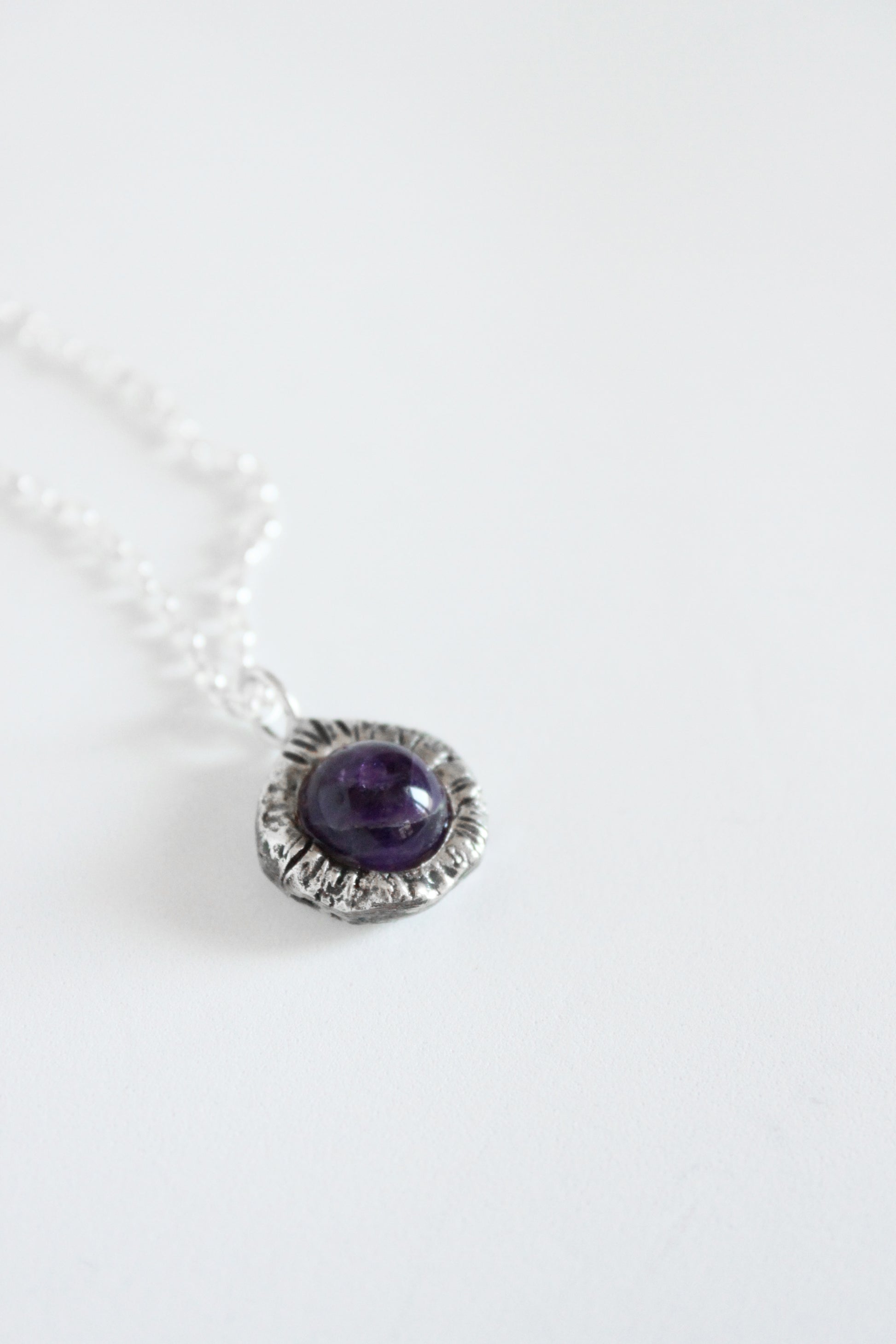 Necklace with a purple amethyst gemstone pendant 