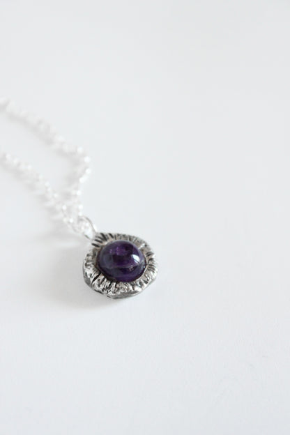 Necklace with a purple amethyst gemstone pendant 