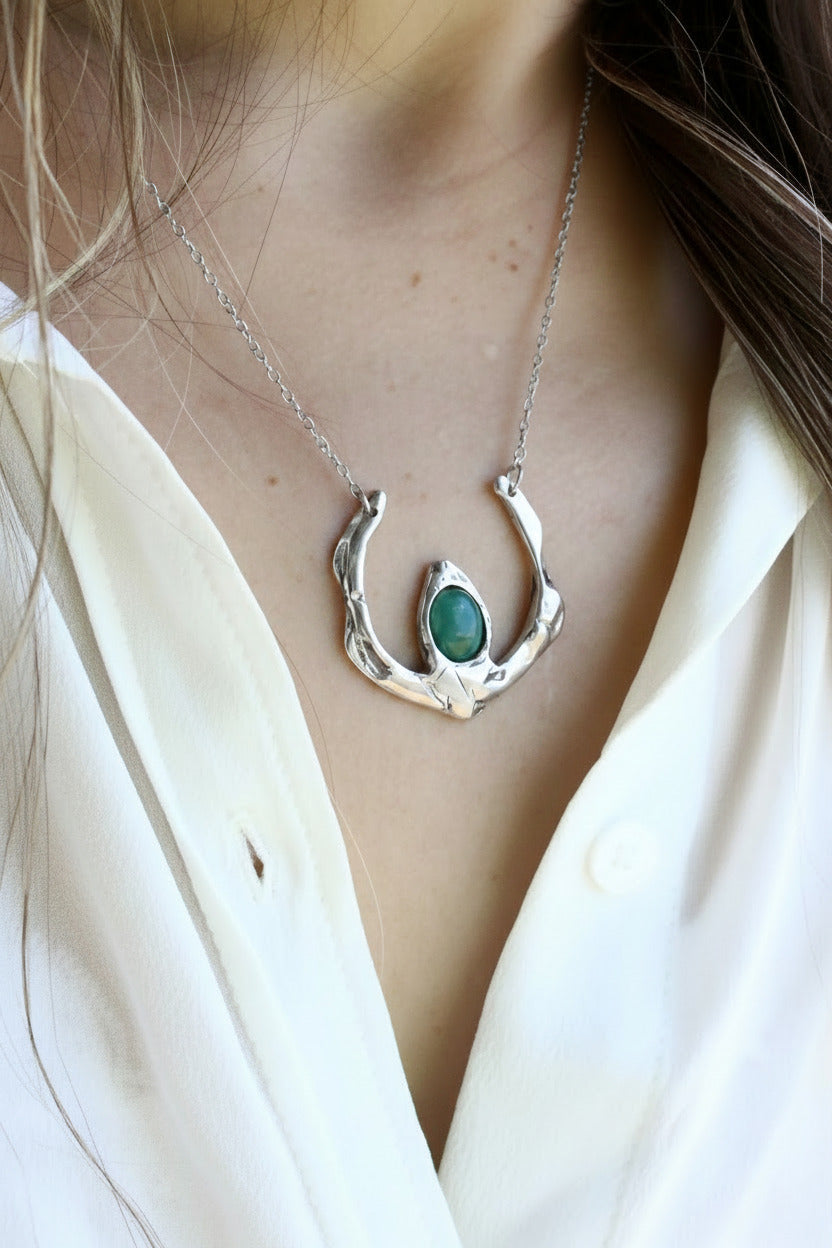 Necklace with a green crystal 