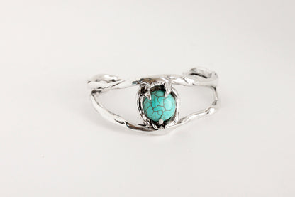 Silver bracalet with a turquoise stone 