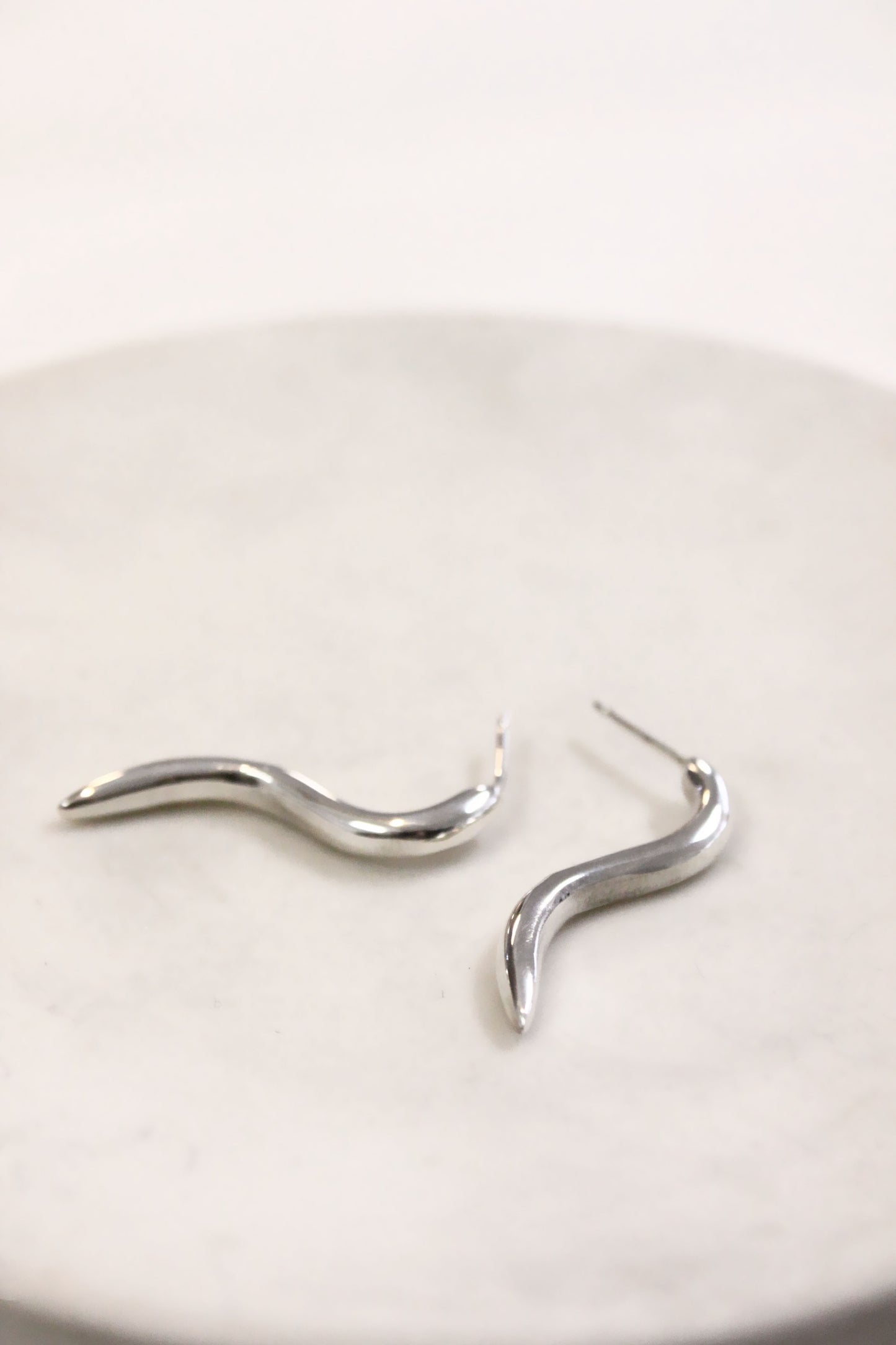 Silver wavy earrings minimal