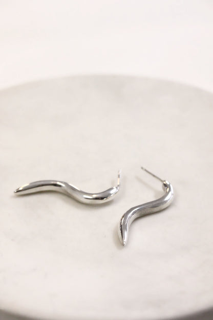 Silver wavy earrings minimal