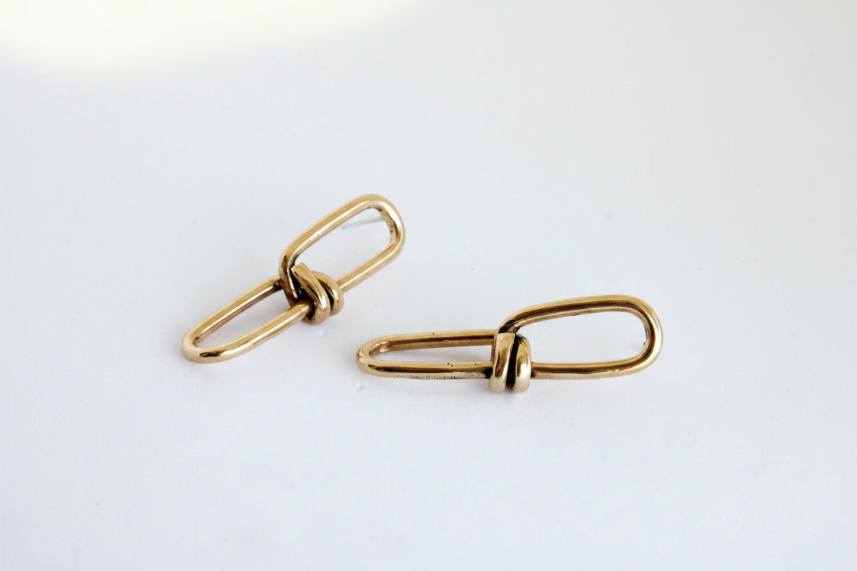 Pair of gold earrings 