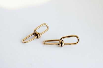 Pair of gold earrings 