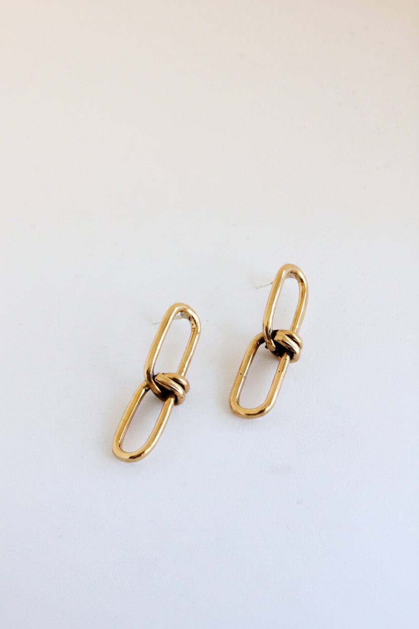 Pair of knot gold earrings 