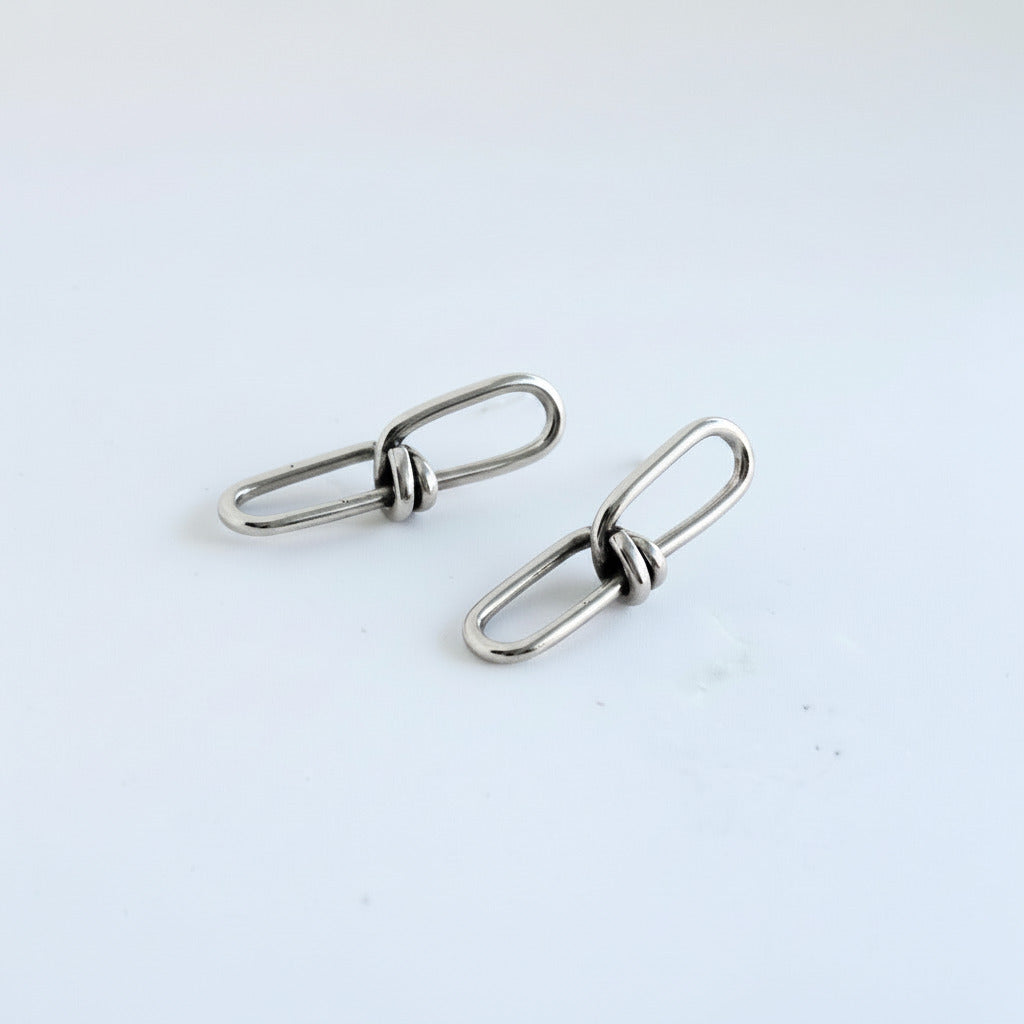 Pair of silver earrings 