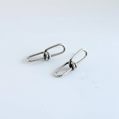 Pair of silver earrings 