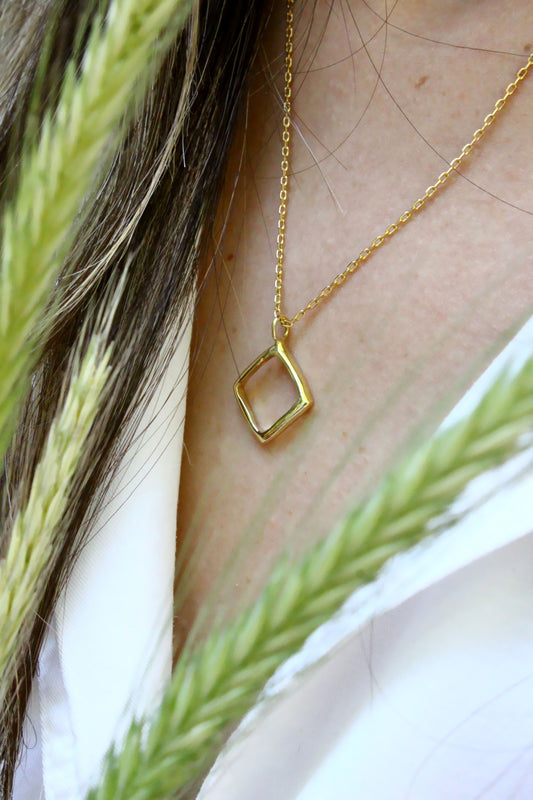 Etri Necklace Gold
