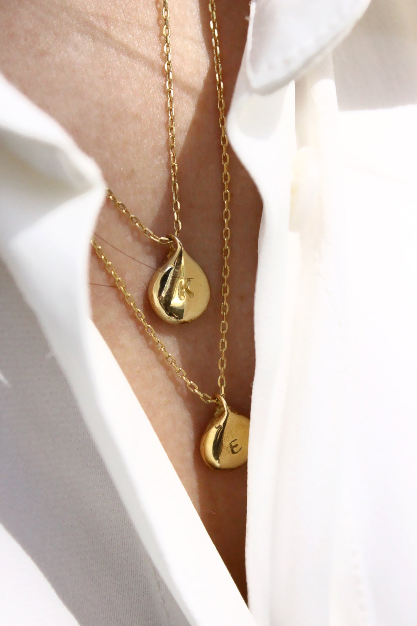 Gold teardrop-shaped necklace personalized initials