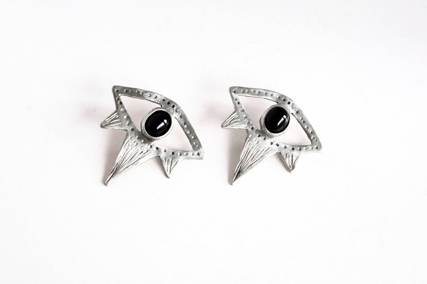 Pair of silver eye-shaped earrings with black onyx 
