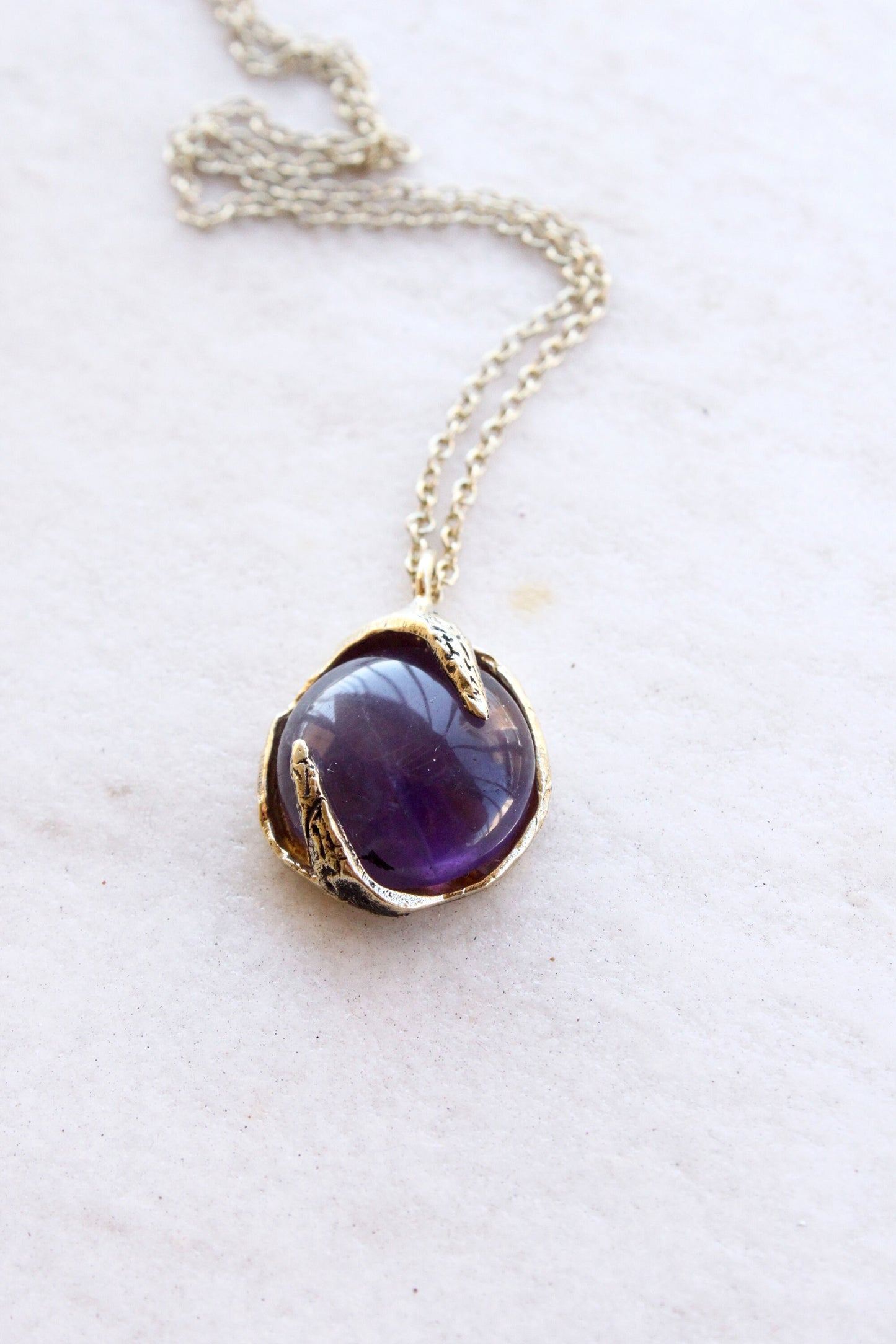 Necklace with a purple amethyst crystal 