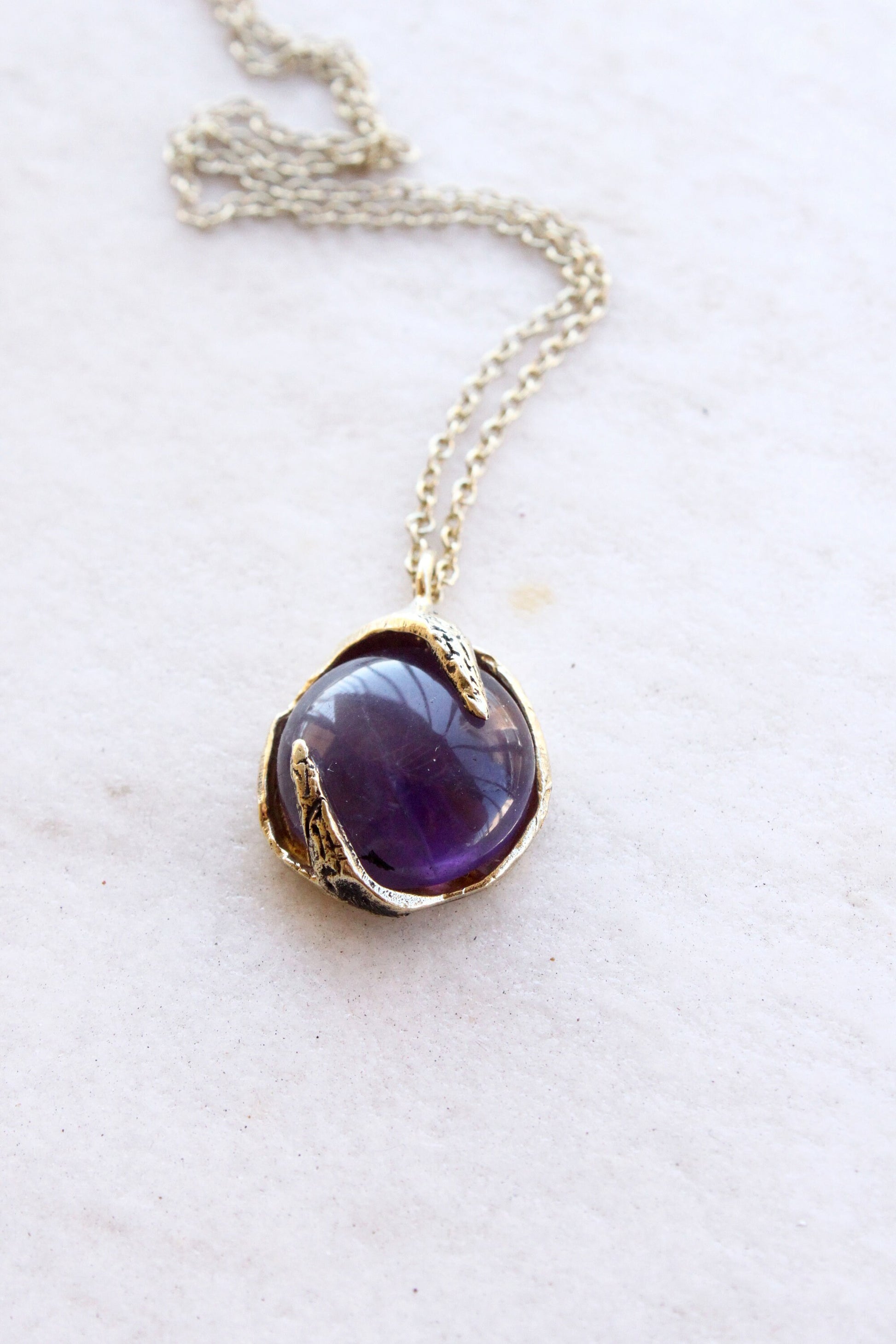 Necklace with a purple amethyst crystal 
