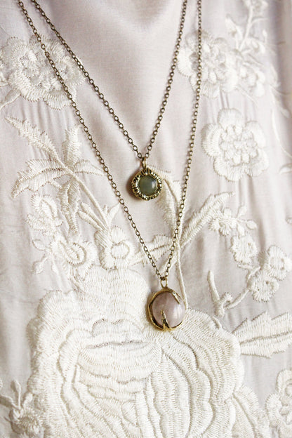 Necklace with aventurine crystal and rose quartz gemstone 