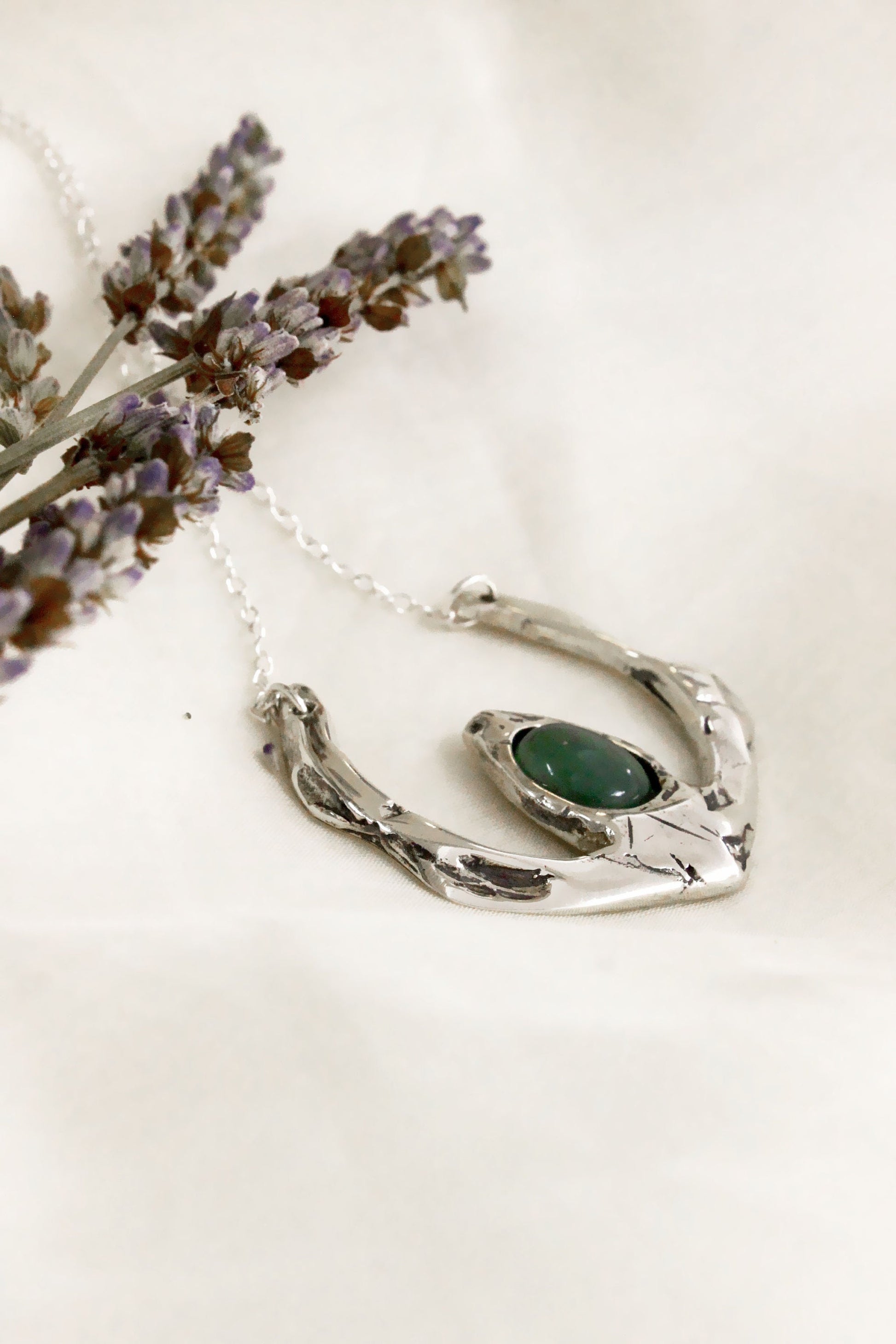 Silver necklace with aventurine crystal