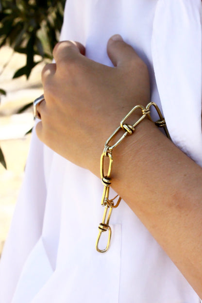 Gold chain bracelet 
