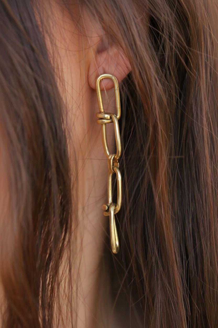 Gold earring chian link