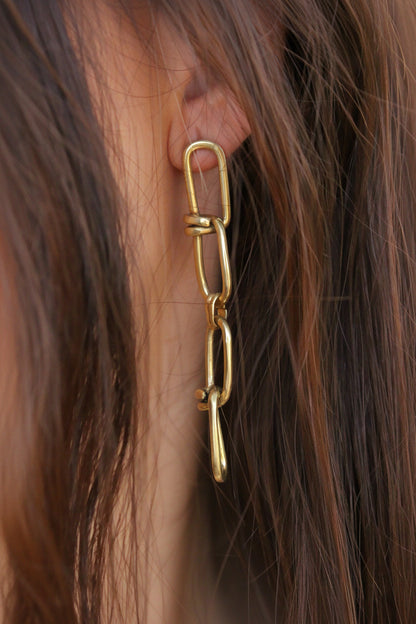 Gold earring chian link