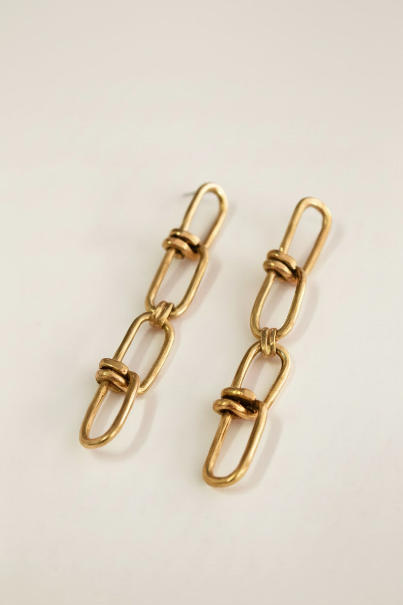 Pair of gold chain earrings 